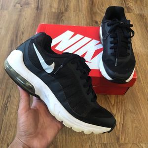 Nike air max athletic training shoes sneakers women’s 6